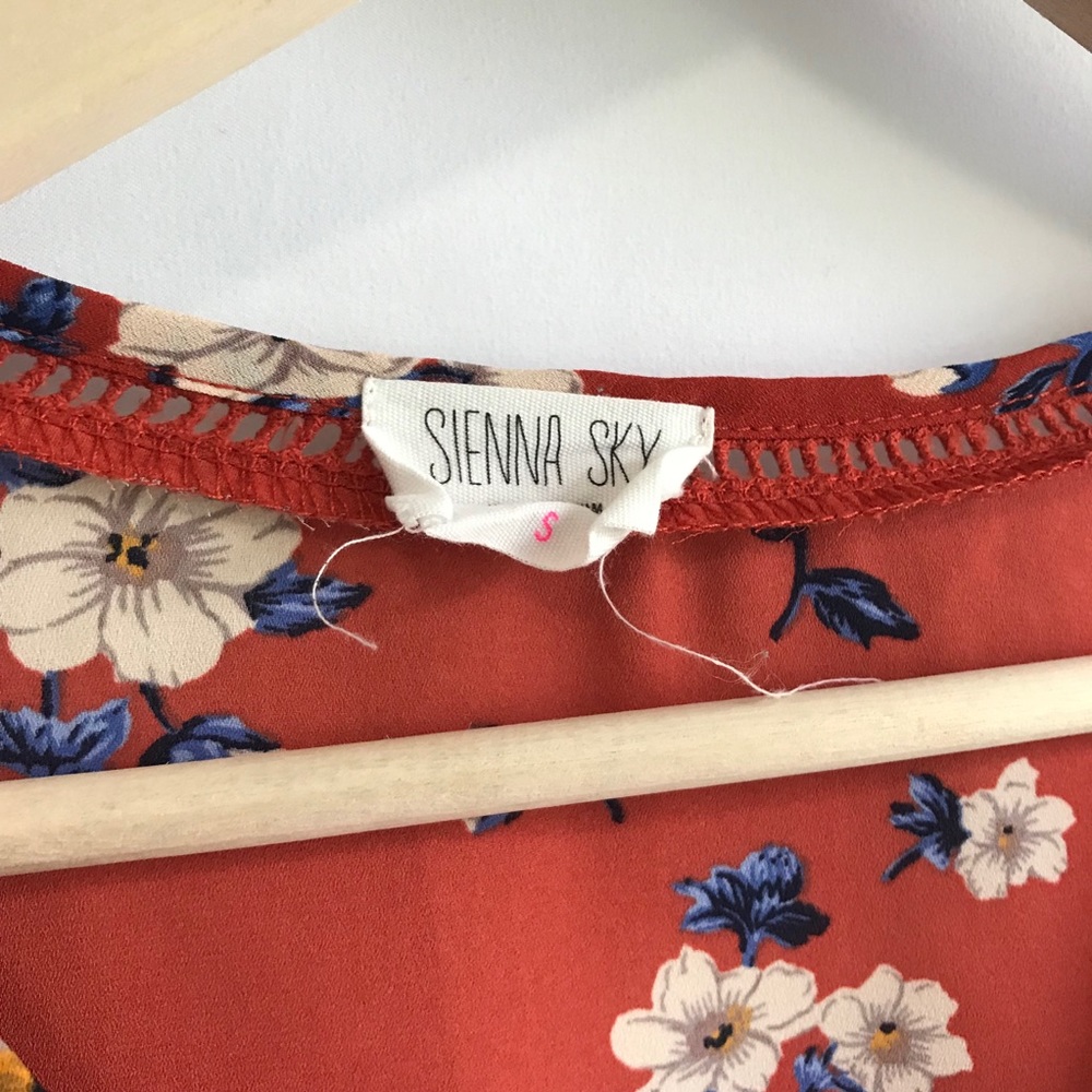 🌺Embroidered Blouse - Picture 5 of 5